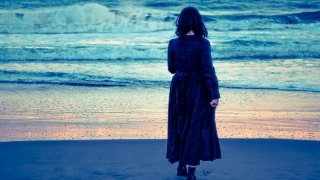 アニメ『グノーシア』12話エンド用
波打ち際、寂しげな女性の写真