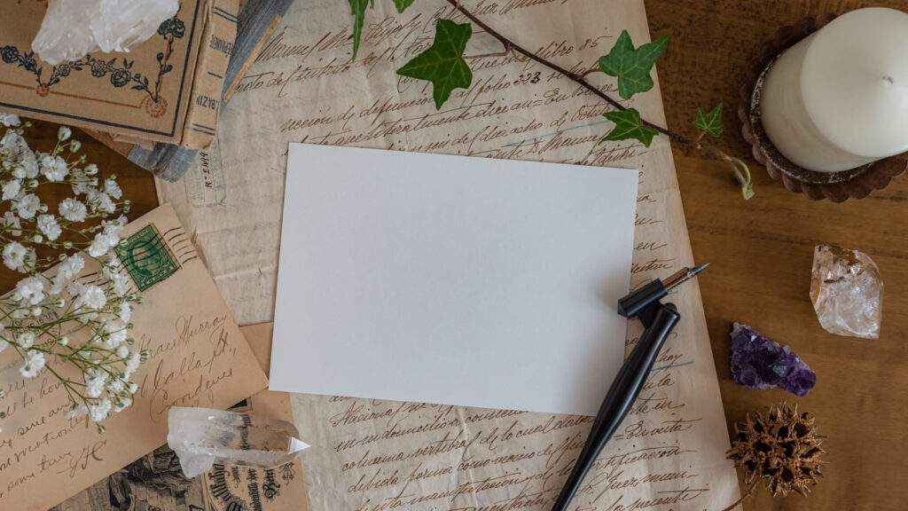 アニメ『チ。』バデーニが残した手紙イメージの画像、
書き出す前の真っ白なハガキの写真