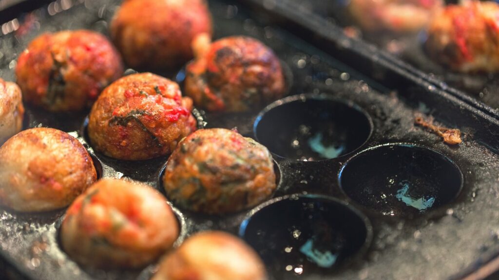 アニメ『勇者のクズ』3話感想まとめ記事導入用
熱っ熱のたこ焼きの写真